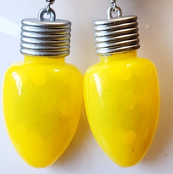 LIght Up Yellow Christmas Light Bulb Earrings Holiday Party Earrings NWT Gifts - Picture 5 of 8